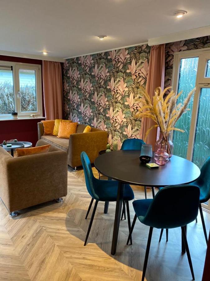 Sfeervolle Chalet Op De Veluwe In Hoenderloo Hotel Luaran gambar