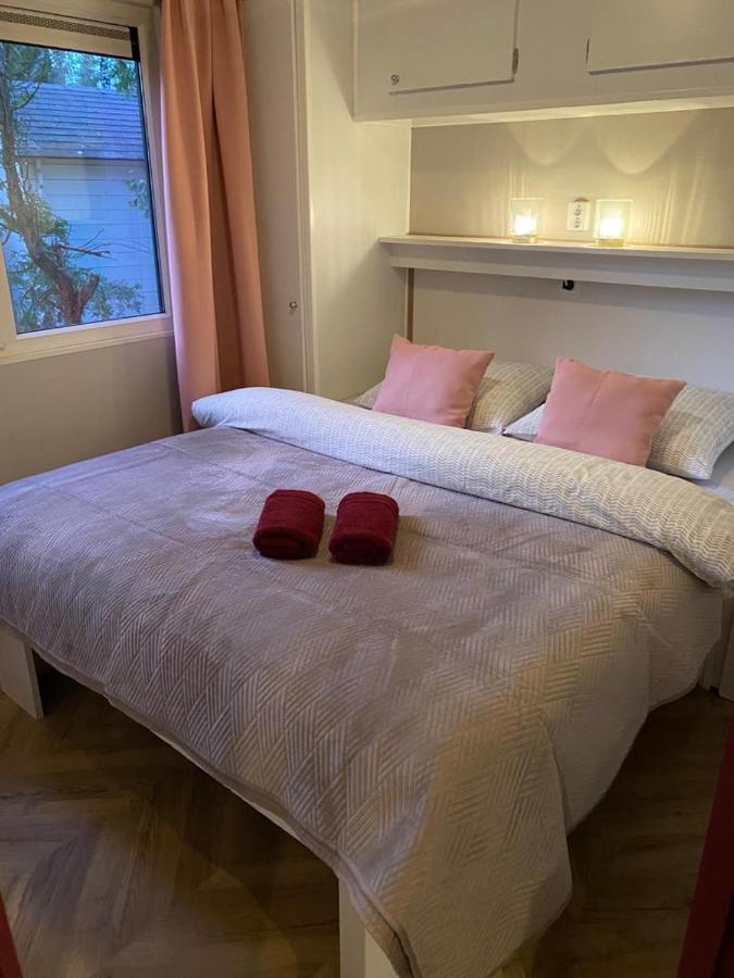 Sfeervolle Chalet Op De Veluwe In Hoenderloo Hotel Luaran gambar