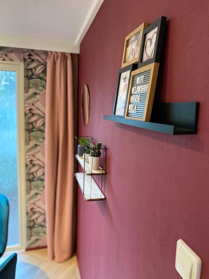 Sfeervolle Chalet Op De Veluwe In Hoenderloo Hotel Luaran gambar