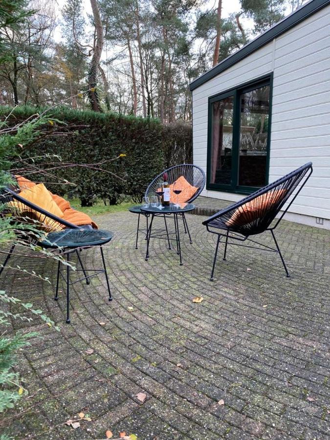 Sfeervolle Chalet Op De Veluwe In Hoenderloo Hotel Luaran gambar