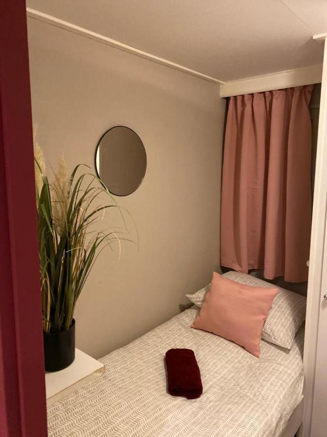 Sfeervolle Chalet Op De Veluwe In Hoenderloo Hotel Luaran gambar