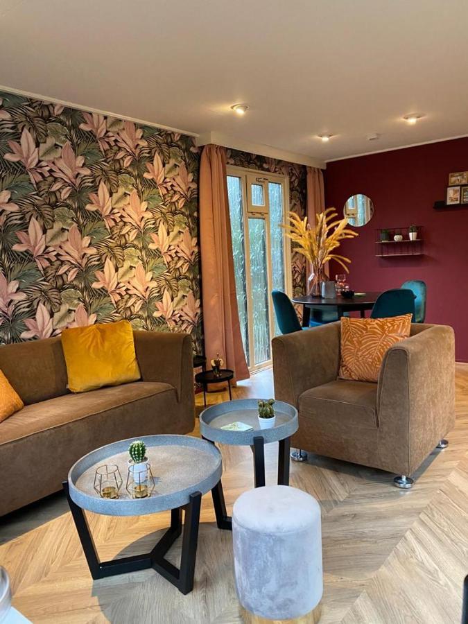 Sfeervolle Chalet Op De Veluwe In Hoenderloo Hotel Luaran gambar